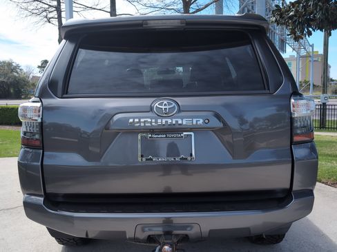 Used 2015 Toyota 4Runner SR5 image 9