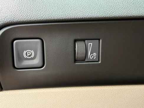 Used 2023 Buick Enclave Essence FWD image 19