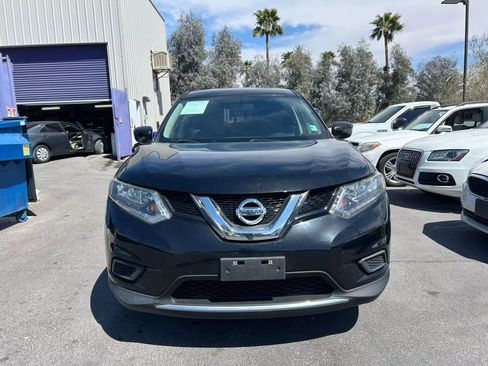 Used 2016 Nissan Rogue S image 2