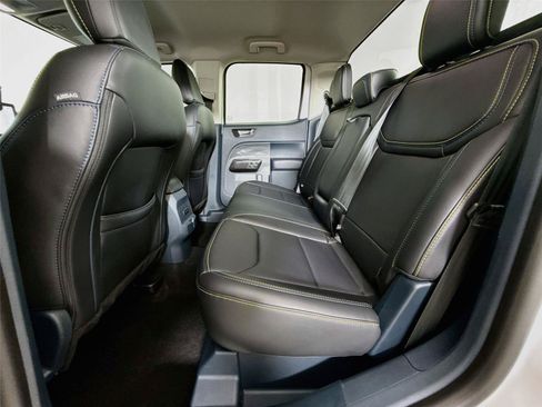 Used 2025 Ford Maverick Lobo AWD/4WD image 15