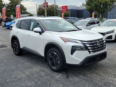 Certified 2024 Nissan Rogue SV w/ SV Premium Package FWD image 3
