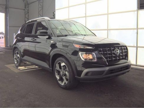 Used 2023 Hyundai Venue SEL FWD image 4