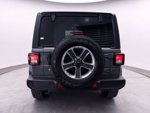 Used 2019 Jeep Wrangler Unlimited Sahara AWD/4WD image 13
