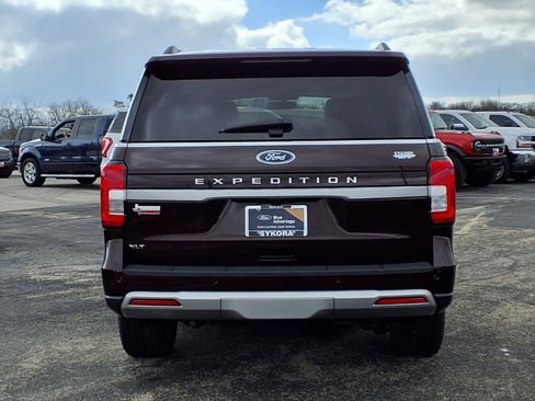Certified 2024 Ford Expedition XLT image 6
