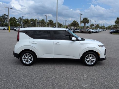 Used 2022 Kia Soul S FWD image 4