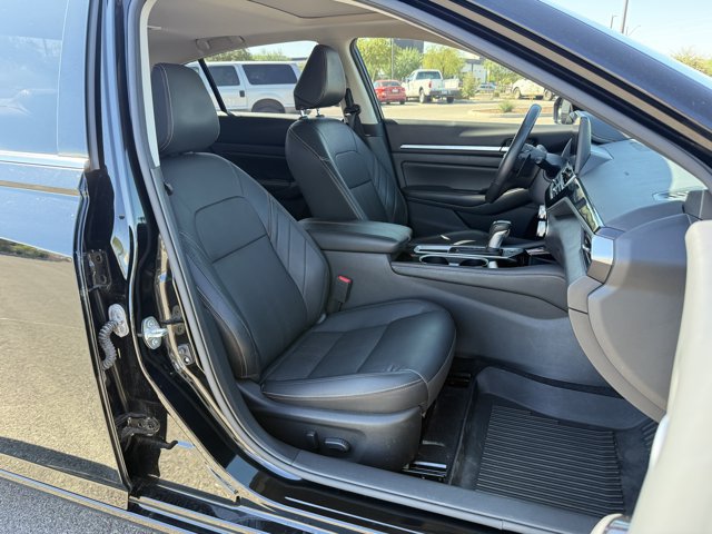 Used 2024 Nissan Altima 2.5 SR w/ SR Premium Package FWD image 13