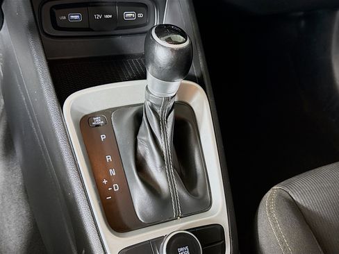 Used 2022 Hyundai Venue SEL w/ Cargo Package FWD image 19