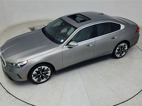 Used 2025 BMW i5 xDrive40 image 82