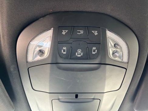Used 2025 Chrysler Pacifica Select w/ Uconnect Theater Family Group FWD image 19