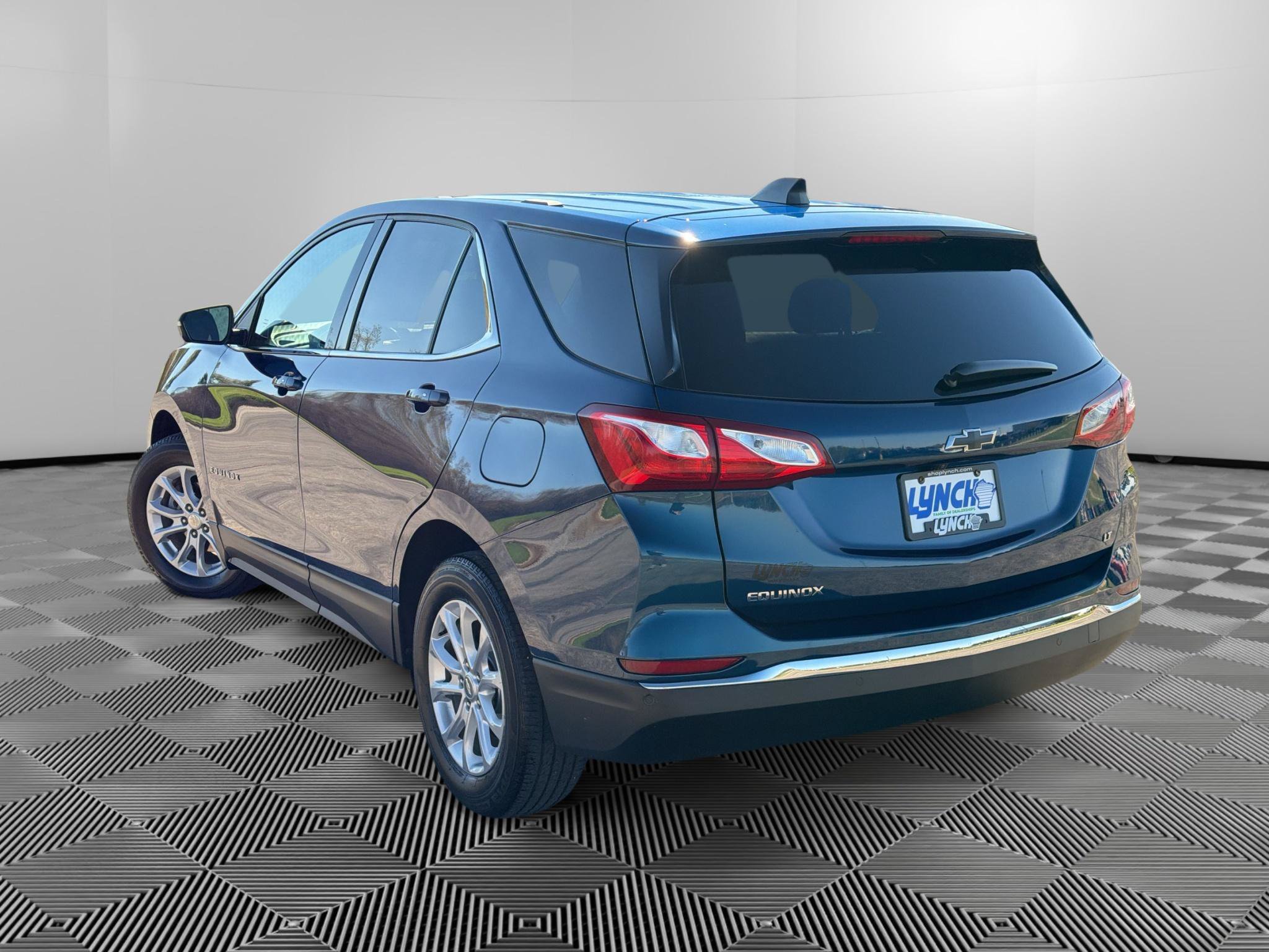 Used 2019 Chevrolet Equinox LT FWD image 2