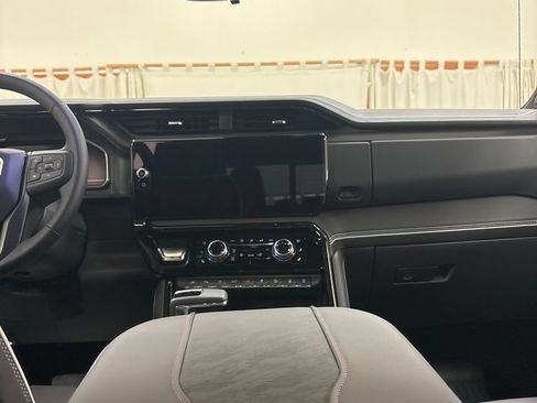 New 2024 GMC Sierra 1500 AT4X w/ AT4X AEV Edition AWD/4WD image 21