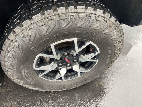 Certified 2024 GMC Canyon AT4X image 4