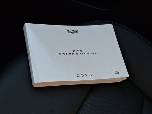 Used 2025 Cadillac XT6 Premium Luxury image 29