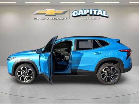 Used 2025 Chevrolet Trax RS w/ Driver Confidence Package FWD image 9