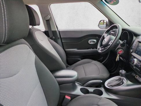 Used 2018 Kia Soul + FWD image 19