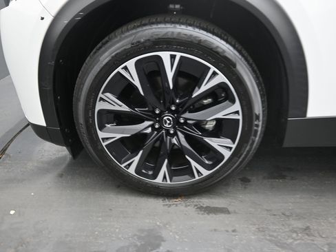 Used 2024 MAZDA CX-90 Plug-In Hybrid w/ Premium Pkg image 11