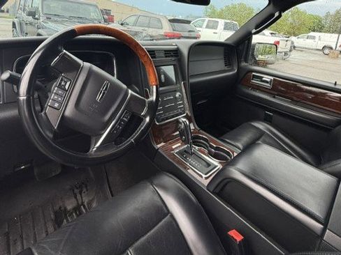 Used 2017 Lincoln Navigator L Select AWD/4WD image 7
