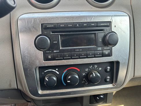 Used 2006 Mitsubishi Raider DuroCross AWD/4WD image 14