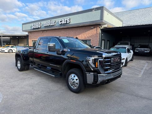 Used 2024 GMC Sierra 3500 SLT w/ SLT Premium Package image 3