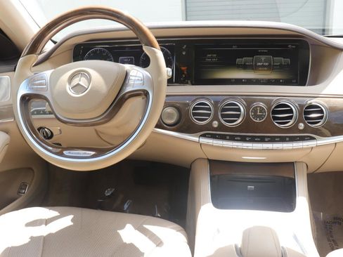 Used 2014 Mercedes-Benz S 550 Sedan image 25