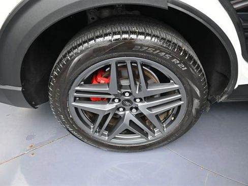 Used 2025 Ford Explorer ST AWD/4WD image 30