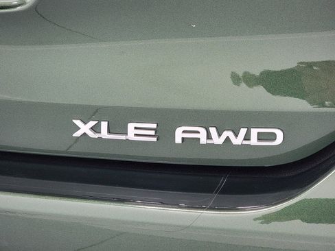 Certified 2023 Toyota Highlander XLE image 10