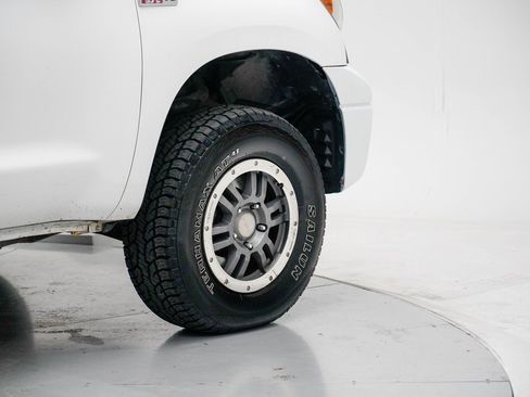 Used 2010 Toyota Tundra 4x4 Double Cab image 11