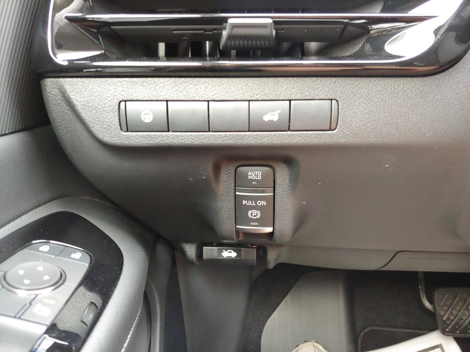 Used 2025 Nissan Murano SV AWD/4WD image 18