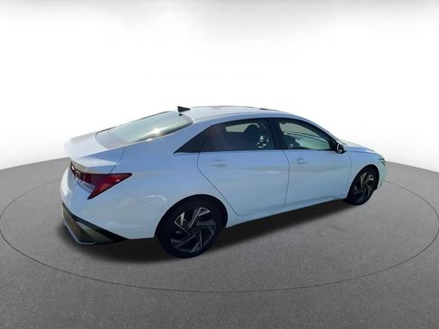 Used 2025 Hyundai Elantra SEL FWD image 15