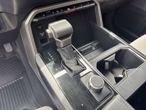 Used 2022 Toyota Tundra SR5 w/ Convenience Package image 30