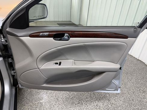 Used 2009 Buick Lucerne CXL w/ Driver Confidence Package image 35