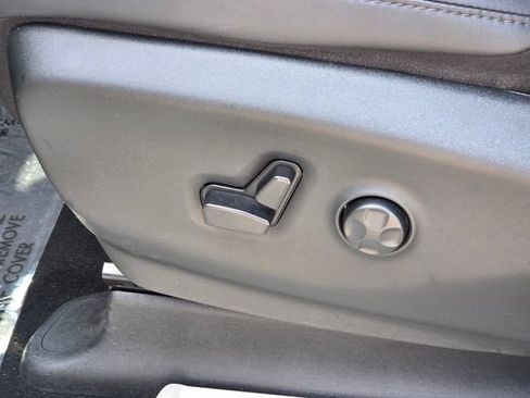 Used 2024 Chrysler Pacifica Limited FWD image 17