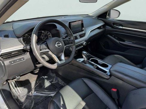 Used 2024 Nissan Altima 2.5 SR FWD image 18