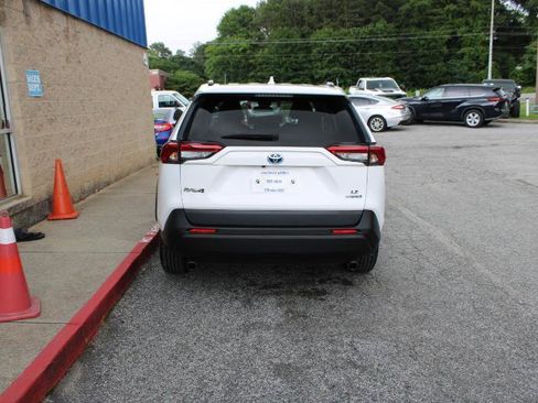 Used 2021 Toyota RAV4 LE AWD/4WD image 5