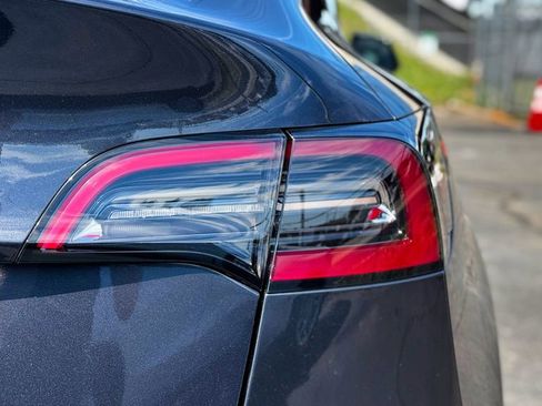 Used 2024 Tesla Model Y Long Range RWD image 32