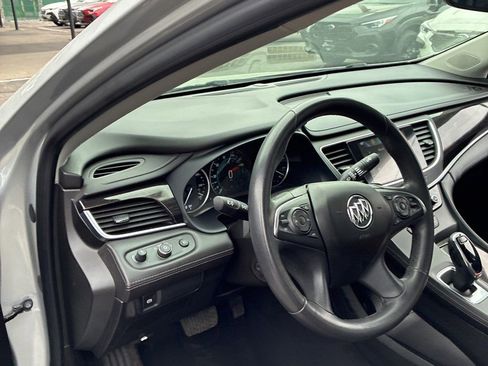 Used 2018 Buick LaCrosse Essence FWD image 7