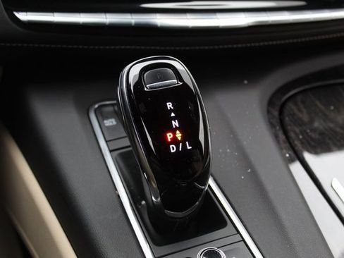 Used 2022 Cadillac Escalade Premium Luxury image 26