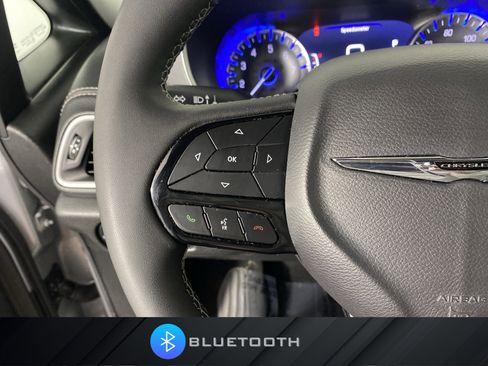 Used 2023 Chrysler Pacifica Touring-L w/ Uconnect Theater Family Group AWD/4WD image 23