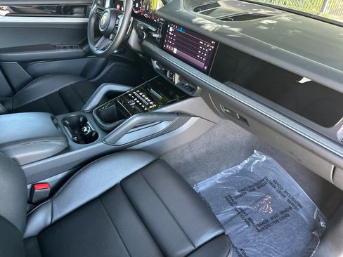 Certified 2026 Porsche Cayenne AWD/4WD image 17