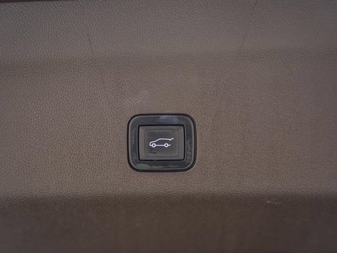 Used 2022 Chevrolet Tahoe LT w/ LT Signature Package AWD/4WD image 12