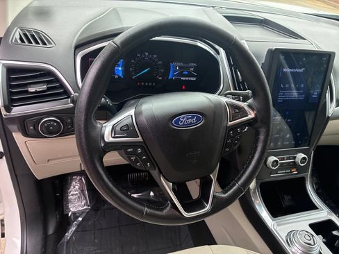Used 2021 Ford Edge Titanium FWD image 22