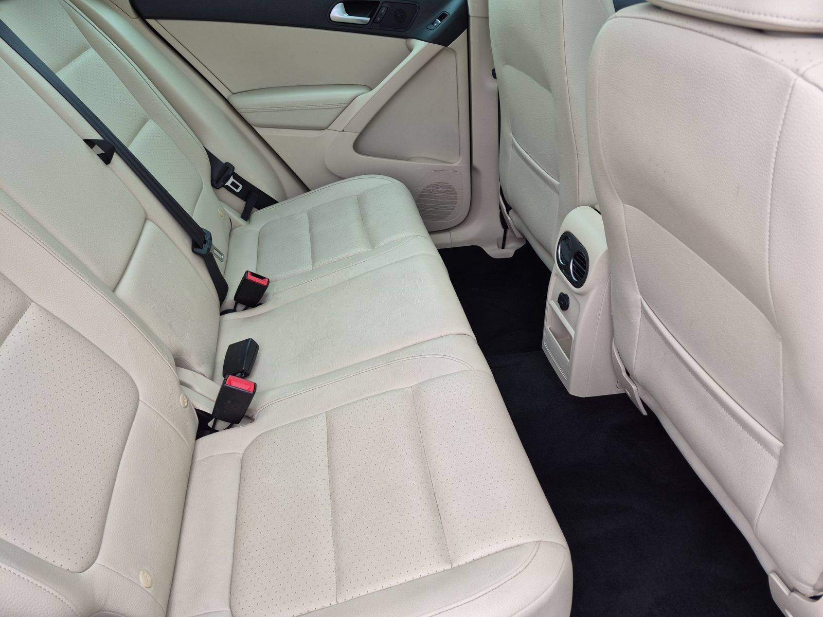 Used 2016 Volkswagen Tiguan SE AWD/4WD image 32
