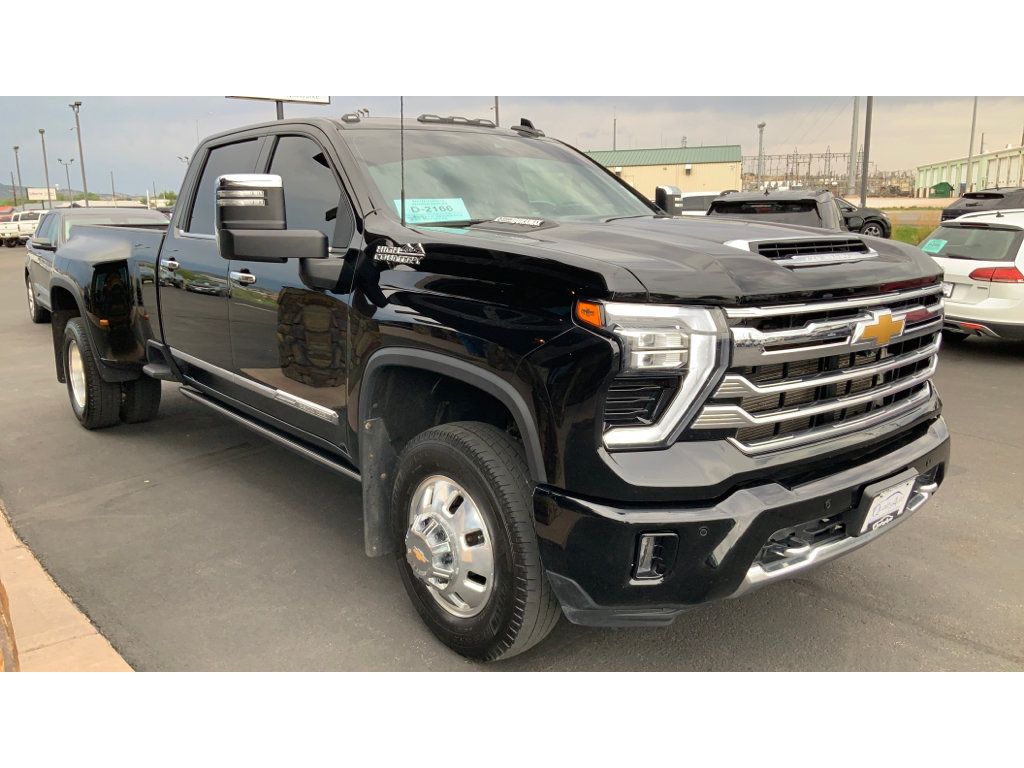 Used 2024 Chevrolet Silverado 3500 High Country w/ High Country Premium Package AWD/4WD image 4