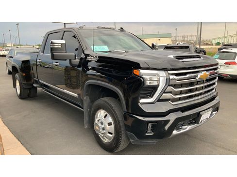 Used 2024 Chevrolet Silverado 3500 High Country w/ High Country Premium Package AWD/4WD image 4