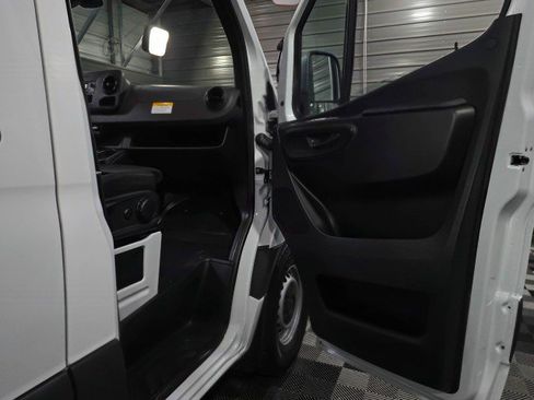Used 2022 Mercedes-Benz Sprinter 2500 image 28