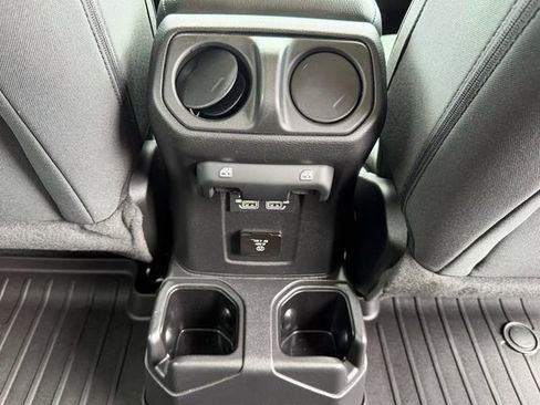 Used 2022 Jeep Gladiator Sport AWD/4WD image 16