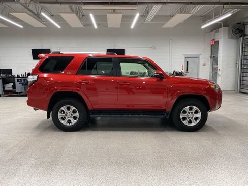 Used 2021 Toyota 4Runner SR5 Premium image 3