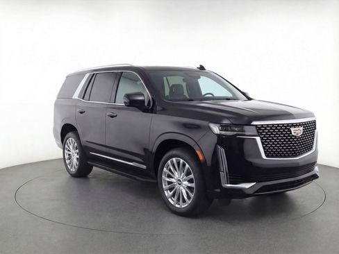 Used 2024 Cadillac Escalade Premium Luxury image 2