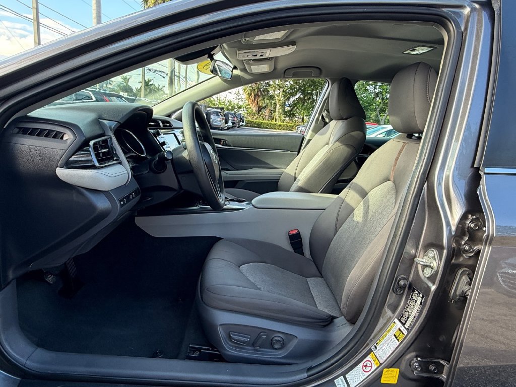Used 2019 Toyota Camry LE FWD image 9