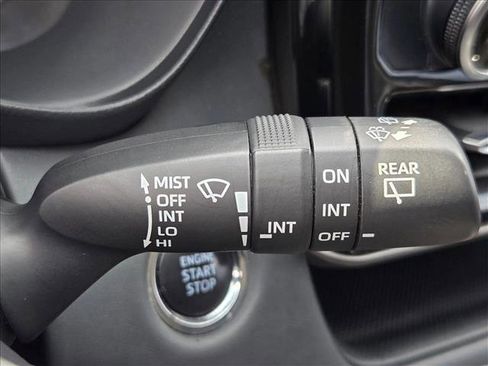 Used 2023 Toyota Highlander LE AWD/4WD image 13